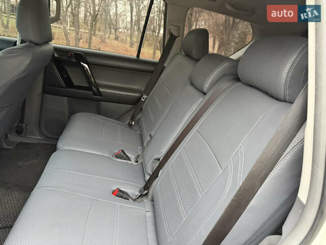 Белый Тойота Ленд Крузер Прадо, объемом двигателя 2.69 л и пробегом 248 тыс. км за 18500 $, фото 16 на Automoto.ua