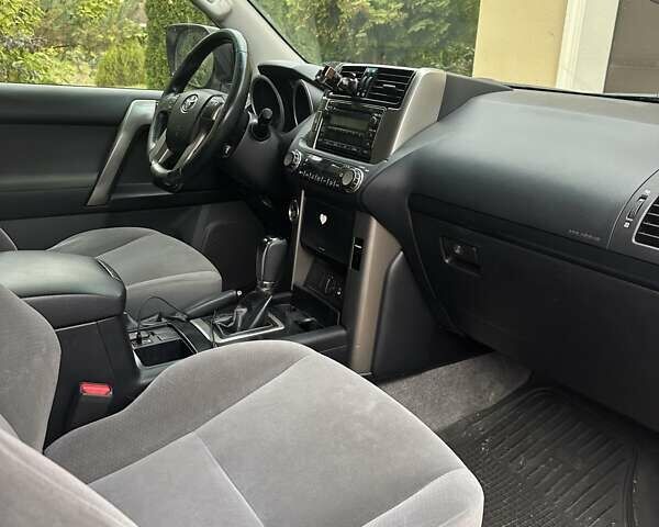 Белый Тойота Ленд Крузер Прадо, объемом двигателя 3 л и пробегом 294 тыс. км за 25500 $, фото 2 на Automoto.ua