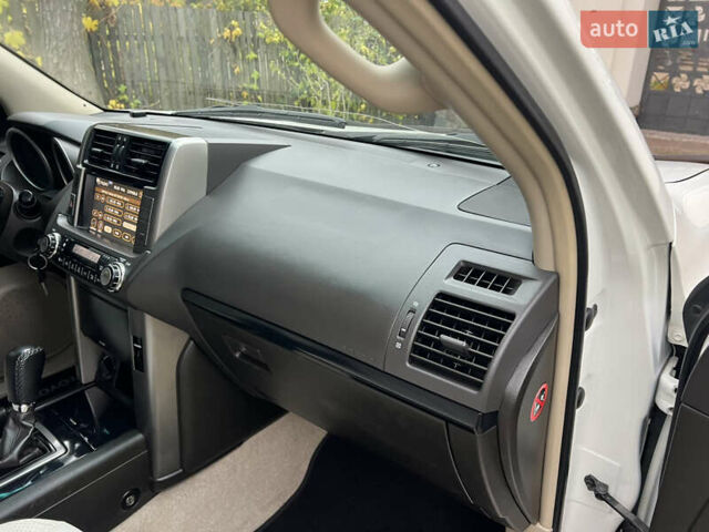Белый Тойота Ленд Крузер Прадо, объемом двигателя 2.7 л и пробегом 228 тыс. км за 19950 $, фото 114 на Automoto.ua