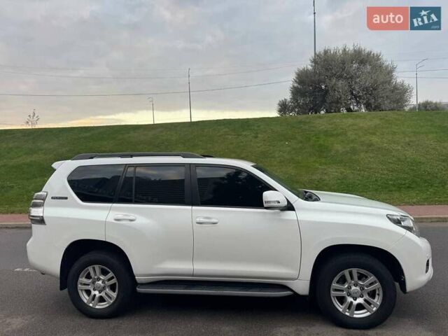 Белый Тойота Ленд Крузер Прадо, объемом двигателя 4 л и пробегом 237 тыс. км за 18750 $, фото 9 на Automoto.ua