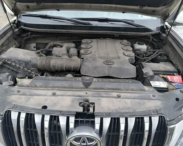 Белый Тойота Ленд Крузер Прадо, объемом двигателя 4 л и пробегом 320 тыс. км за 23500 $, фото 29 на Automoto.ua