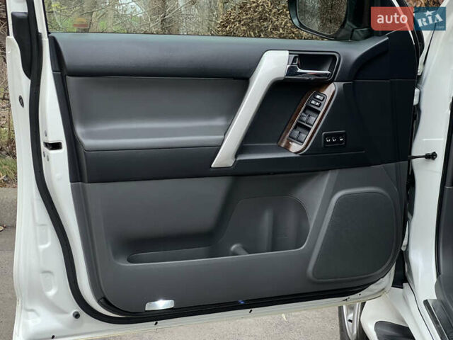 Белый Тойота Ленд Крузер Прадо, объемом двигателя 2.98 л и пробегом 150 тыс. км за 26500 $, фото 29 на Automoto.ua