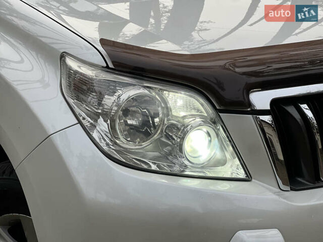 Белый Тойота Ленд Крузер Прадо, объемом двигателя 2.7 л и пробегом 228 тыс. км за 19950 $, фото 6 на Automoto.ua