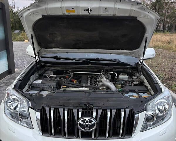 Білий Тойота Ленд Крузер Прадо, об'ємом двигуна 3 л та пробігом 249 тис. км за 25000 $, фото 16 на Automoto.ua