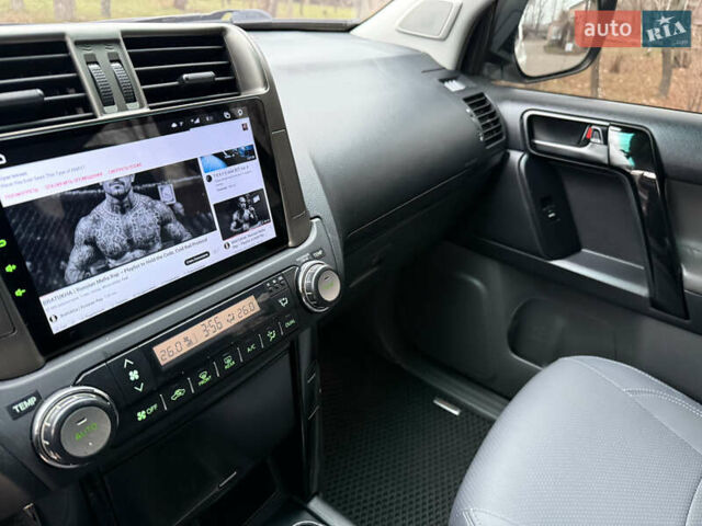 Белый Тойота Ленд Крузер Прадо, объемом двигателя 2.69 л и пробегом 248 тыс. км за 18500 $, фото 13 на Automoto.ua