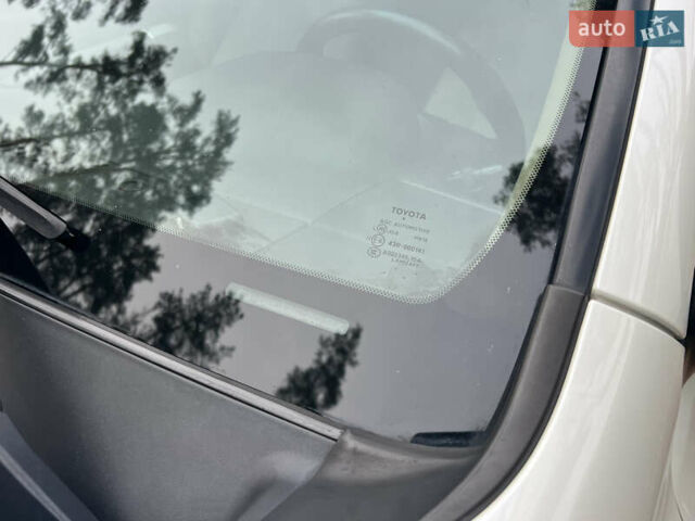 Белый Тойота Ленд Крузер Прадо, объемом двигателя 2.7 л и пробегом 228 тыс. км за 19950 $, фото 30 на Automoto.ua