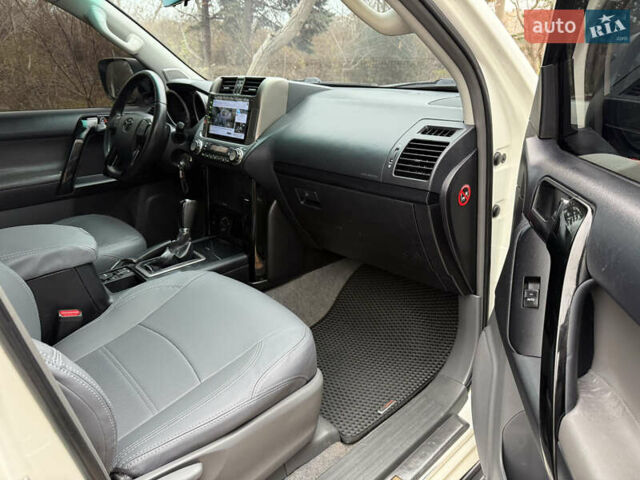 Белый Тойота Ленд Крузер Прадо, объемом двигателя 2.69 л и пробегом 248 тыс. км за 18500 $, фото 18 на Automoto.ua