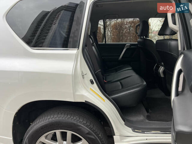 Белый Тойота Ленд Крузер Прадо, объемом двигателя 2.98 л и пробегом 150 тыс. км за 26500 $, фото 59 на Automoto.ua