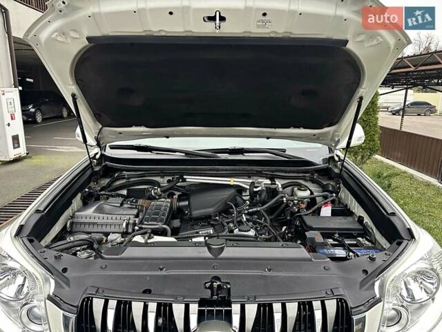 Белый Тойота Ленд Крузер Прадо, объемом двигателя 2.7 л и пробегом 180 тыс. км за 20500 $, фото 76 на Automoto.ua