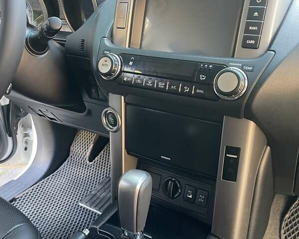 Белый Тойота Ленд Крузер Прадо, объемом двигателя 2.98 л и пробегом 256 тыс. км за 21999 $, фото 11 на Automoto.ua