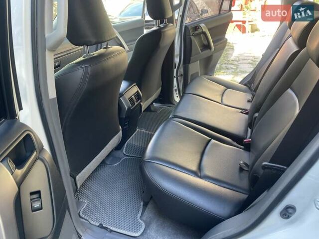 Белый Тойота Ленд Крузер Прадо, объемом двигателя 2.98 л и пробегом 256 тыс. км за 21999 $, фото 20 на Automoto.ua