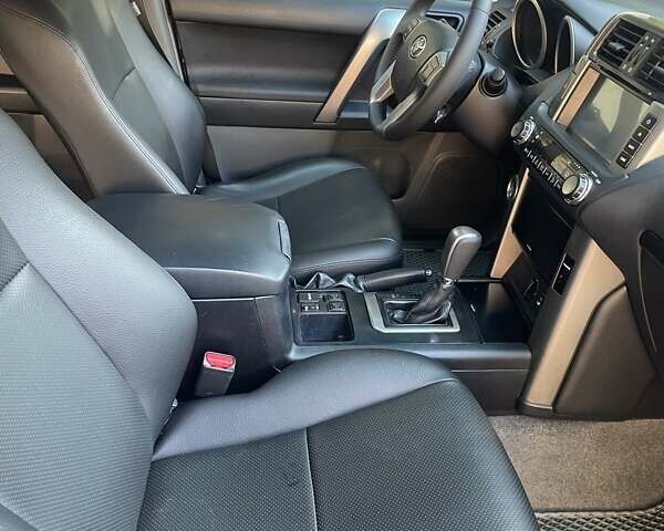 Белый Тойота Ленд Крузер Прадо, объемом двигателя 2.98 л и пробегом 256 тыс. км за 21999 $, фото 15 на Automoto.ua