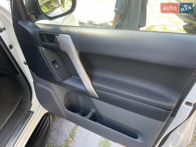 Белый Тойота Ленд Крузер Прадо, объемом двигателя 2.98 л и пробегом 256 тыс. км за 21999 $, фото 18 на Automoto.ua