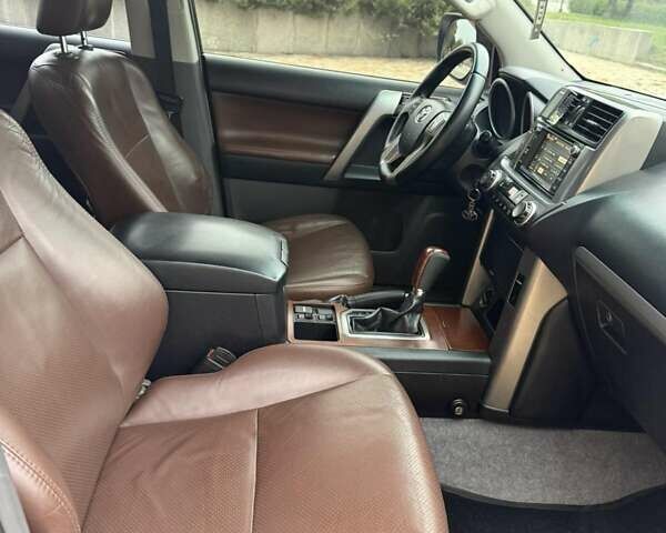 Белый Тойота Ленд Крузер Прадо, объемом двигателя 2.7 л и пробегом 260 тыс. км за 19950 $, фото 5 на Automoto.ua