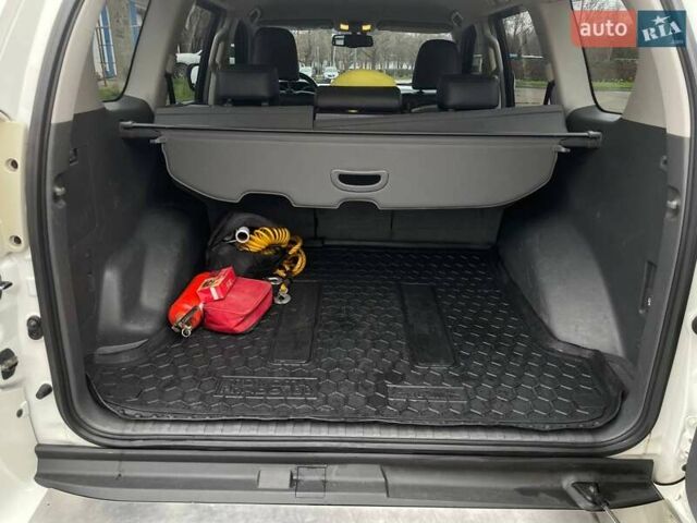 Белый Тойота Ленд Крузер Прадо, объемом двигателя 3.96 л и пробегом 285 тыс. км за 25999 $, фото 10 на Automoto.ua