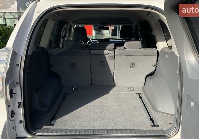 Белый Тойота Ленд Крузер Прадо, объемом двигателя 3 л и пробегом 210 тыс. км за 22900 $, фото 9 на Automoto.ua