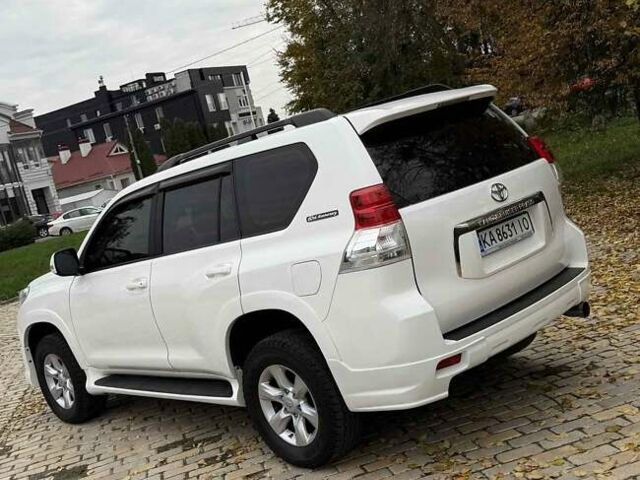 Белый Тойота Ленд Крузер Прадо, объемом двигателя 2.7 л и пробегом 260 тыс. км за 19950 $, фото 9 на Automoto.ua