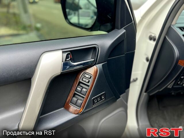 Белый Тойота Ленд Крузер Прадо, объемом двигателя 4 л и пробегом 188 тыс. км за 22000 $, фото 8 на Automoto.ua