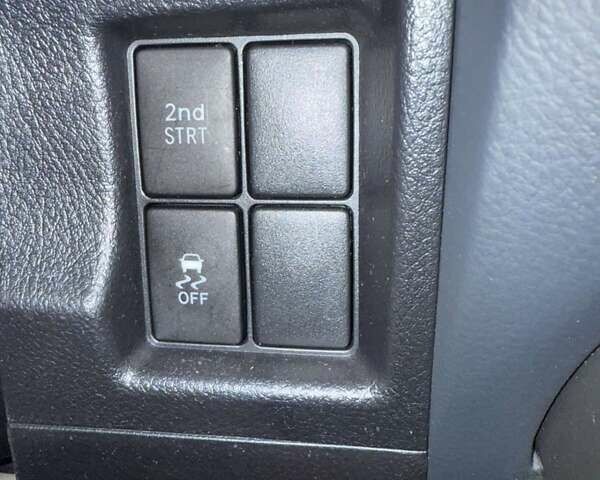 Белый Тойота Ленд Крузер Прадо, объемом двигателя 2.7 л и пробегом 260 тыс. км за 19950 $, фото 6 на Automoto.ua