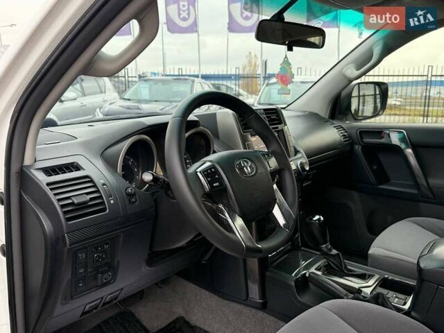 Білий Тойота Ленд Крузер Прадо, об'ємом двигуна 2.69 л та пробігом 251 тис. км за 18800 $, фото 8 на Automoto.ua