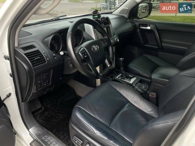 Белый Тойота Ленд Крузер Прадо, объемом двигателя 3.96 л и пробегом 285 тыс. км за 25999 $, фото 18 на Automoto.ua