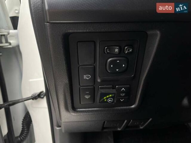 Белый Тойота Ленд Крузер Прадо, объемом двигателя 3.96 л и пробегом 285 тыс. км за 25999 $, фото 16 на Automoto.ua