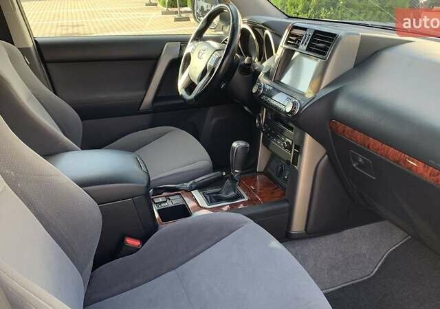 Белый Тойота Ленд Крузер Прадо, объемом двигателя 3 л и пробегом 210 тыс. км за 22900 $, фото 5 на Automoto.ua