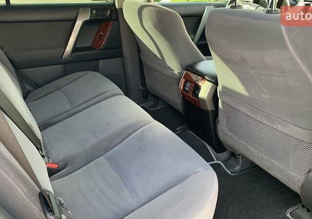 Белый Тойота Ленд Крузер Прадо, объемом двигателя 3 л и пробегом 210 тыс. км за 22900 $, фото 6 на Automoto.ua