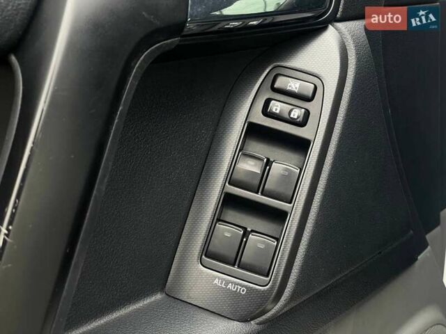 Белый Тойота Ленд Крузер Прадо, объемом двигателя 3.96 л и пробегом 285 тыс. км за 25999 $, фото 15 на Automoto.ua