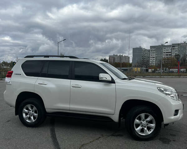 Тойота Ленд Крузер Прадо 2012 в Днепре (Днепропетровске) на Automoto.ua Белый Тойота Ленд Крузер Прадо, объемом двигателя 2.69 л и пробегом 38 тыс. км за 29000 $, фото 4 на Automoto.ua