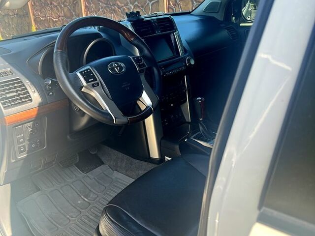 Білий Тойота Ленд Крузер Прадо, об'ємом двигуна 4 л та пробігом 280 тис. км за 22500 $, фото 3 на Automoto.ua