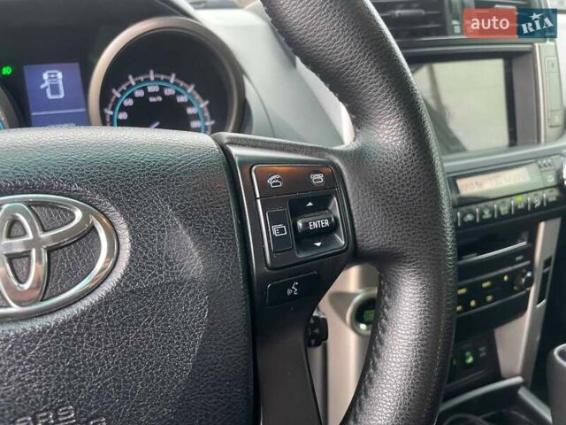 Белый Тойота Ленд Крузер Прадо, объемом двигателя 3.96 л и пробегом 285 тыс. км за 25999 $, фото 25 на Automoto.ua