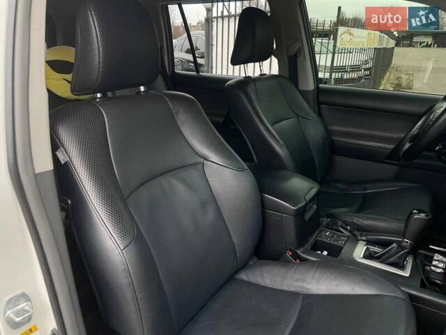 Белый Тойота Ленд Крузер Прадо, объемом двигателя 3.96 л и пробегом 285 тыс. км за 25999 $, фото 23 на Automoto.ua