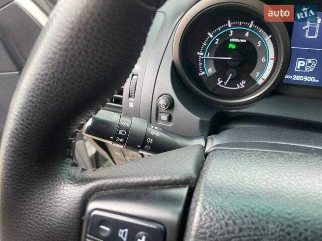 Белый Тойота Ленд Крузер Прадо, объемом двигателя 3.96 л и пробегом 285 тыс. км за 25999 $, фото 24 на Automoto.ua