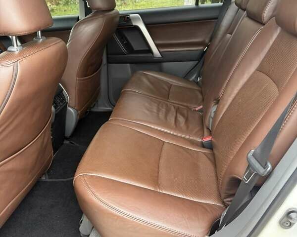 Белый Тойота Ленд Крузер Прадо, объемом двигателя 2.7 л и пробегом 260 тыс. км за 19950 $, фото 4 на Automoto.ua