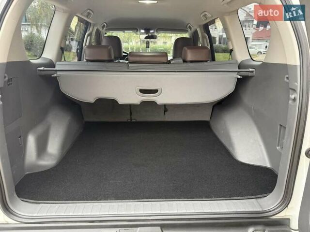 Белый Тойота Ленд Крузер Прадо, объемом двигателя 2.7 л и пробегом 260 тыс. км за 19950 $, фото 1 на Automoto.ua