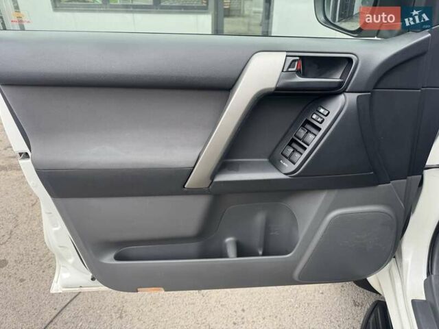 Тойота Ленд Крузер Прадо 2012 в Тернополе на Automoto.ua Белый Тойота Ленд Крузер Прадо, объемом двигателя 2.7 л и пробегом 244 тыс. км за 18900 $, фото 30 на Automoto.ua