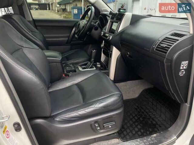 Белый Тойота Ленд Крузер Прадо, объемом двигателя 3.96 л и пробегом 285 тыс. км за 25999 $, фото 22 на Automoto.ua