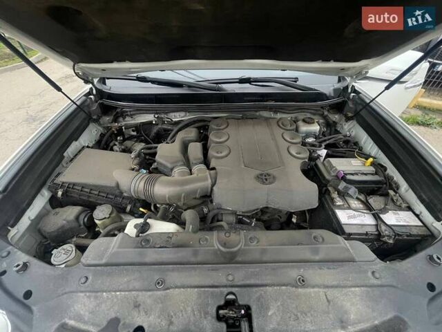 Белый Тойота Ленд Крузер Прадо, объемом двигателя 3.96 л и пробегом 285 тыс. км за 25999 $, фото 11 на Automoto.ua