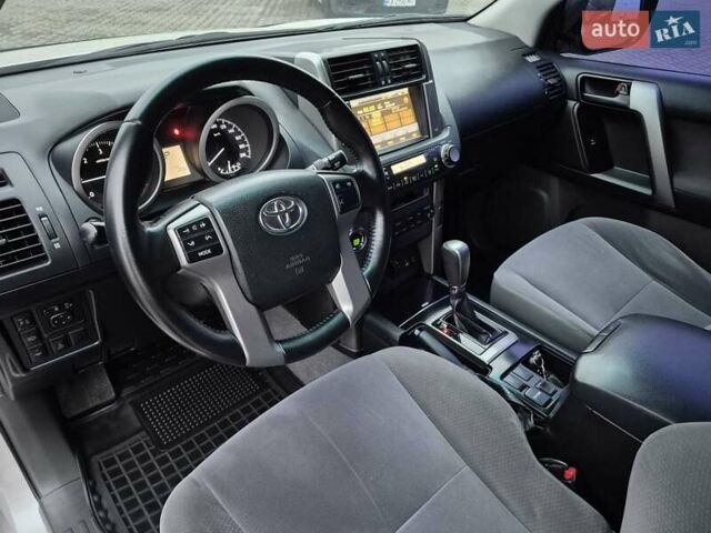 Білий Тойота Ленд Крузер Прадо, об'ємом двигуна 3 л та пробігом 266 тис. км за 23900 $, фото 6 на Automoto.ua