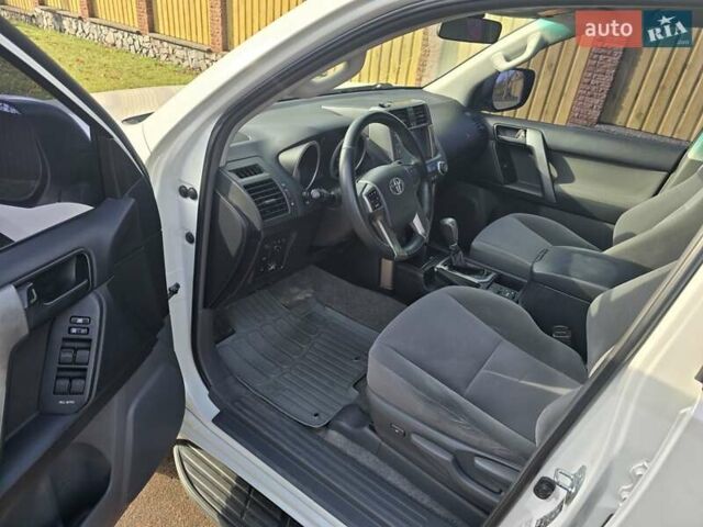 Білий Тойота Ленд Крузер Прадо, об'ємом двигуна 2.69 л та пробігом 108 тис. км за 25000 $, фото 1 на Automoto.ua