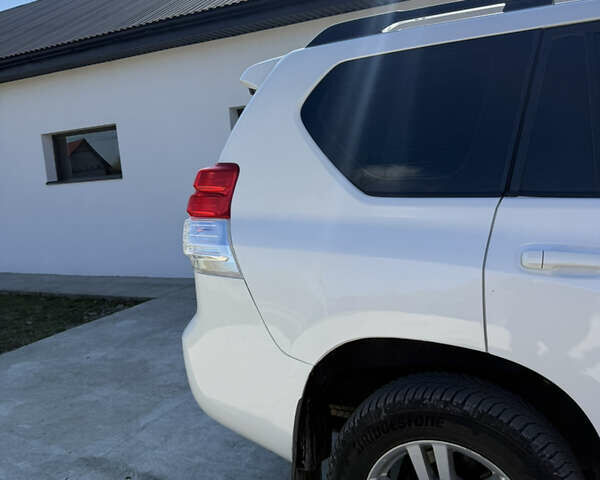 Белый Тойота Ленд Крузер Прадо, объемом двигателя 3 л и пробегом 267 тыс. км за 24000 $, фото 5 на Automoto.ua