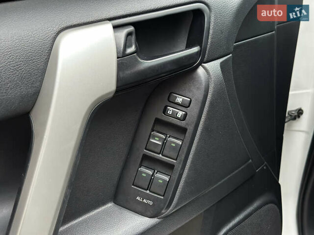 Білий Тойота Ленд Крузер Прадо, об'ємом двигуна 3 л та пробігом 291 тис. км за 27400 $, фото 22 на Automoto.ua