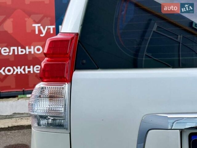 Белый Тойота Ленд Крузер Прадо, объемом двигателя 3 л и пробегом 267 тыс. км за 23500 $, фото 11 на Automoto.ua