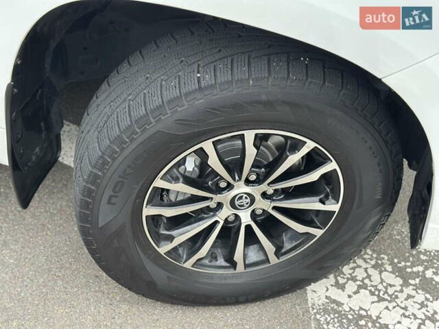 Білий Тойота Ленд Крузер Прадо, об'ємом двигуна 3 л та пробігом 291 тис. км за 27400 $, фото 16 на Automoto.ua