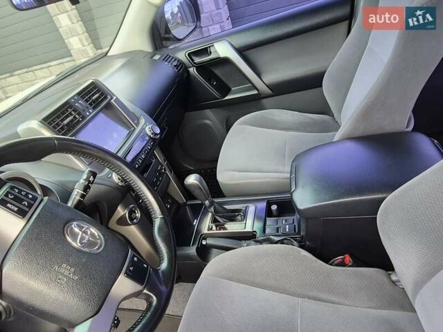 Білий Тойота Ленд Крузер Прадо, об'ємом двигуна 3 л та пробігом 266 тис. км за 23900 $, фото 12 на Automoto.ua