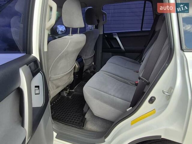 Білий Тойота Ленд Крузер Прадо, об'ємом двигуна 3 л та пробігом 266 тис. км за 23900 $, фото 11 на Automoto.ua