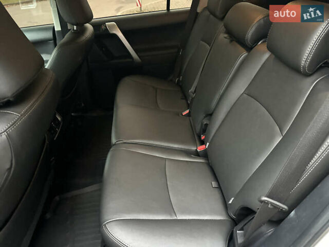 Білий Тойота Ленд Крузер Прадо, об'ємом двигуна 3 л та пробігом 291 тис. км за 27400 $, фото 37 на Automoto.ua