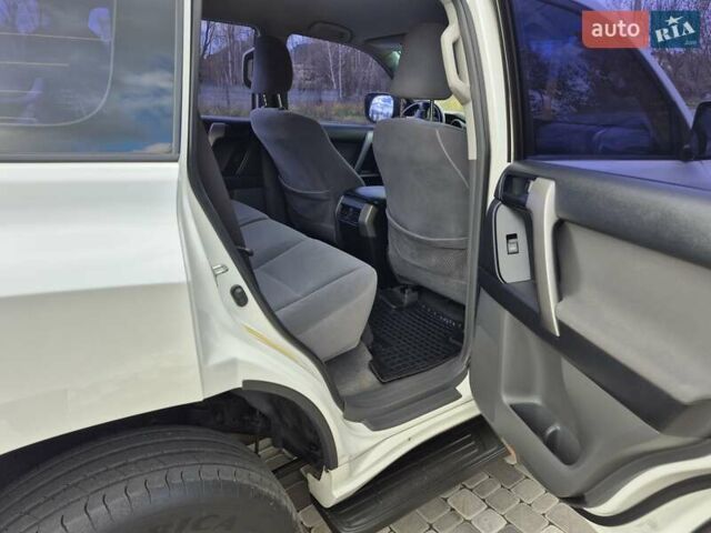 Білий Тойота Ленд Крузер Прадо, об'ємом двигуна 3 л та пробігом 266 тис. км за 23900 $, фото 15 на Automoto.ua