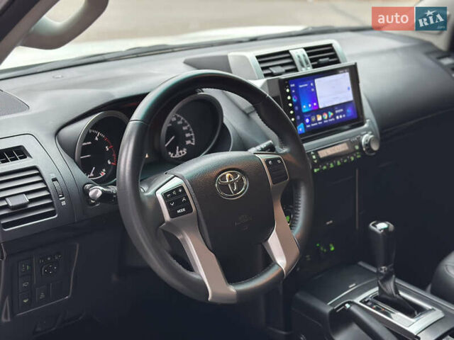 Білий Тойота Ленд Крузер Прадо, об'ємом двигуна 3 л та пробігом 291 тис. км за 27400 $, фото 21 на Automoto.ua